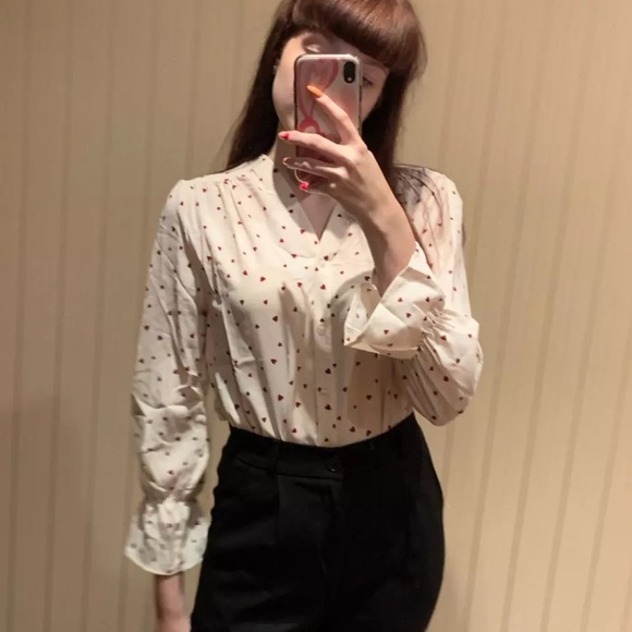 Heart blouse red heart print cream bell sleeve button chic womens NWT NEW - Picture 4 of 4